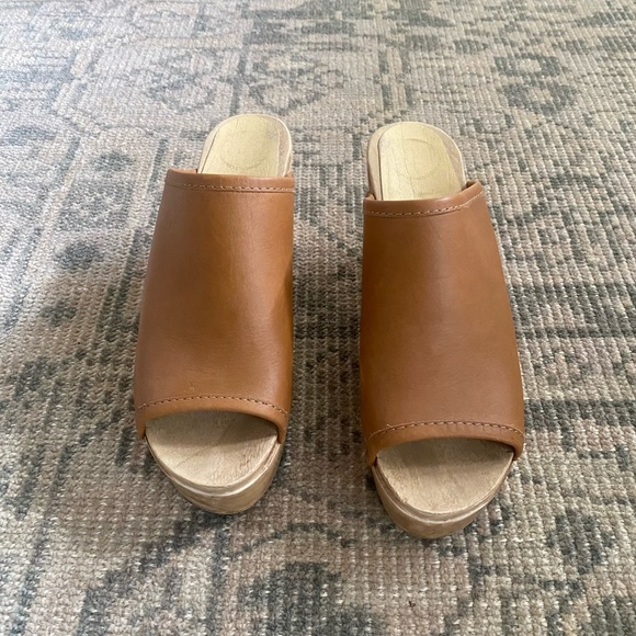 No.6 Clogs - Picture 3 of 5